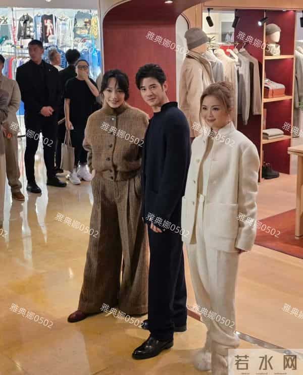 阿sa蔡卓妍本人没有网上夸的那么年轻,脸有点肿整感明显不够自然