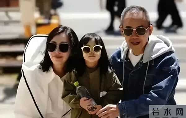 他放弃亿万资产抛弃糟糠之妻，娶30岁女星，现却成人生赢家