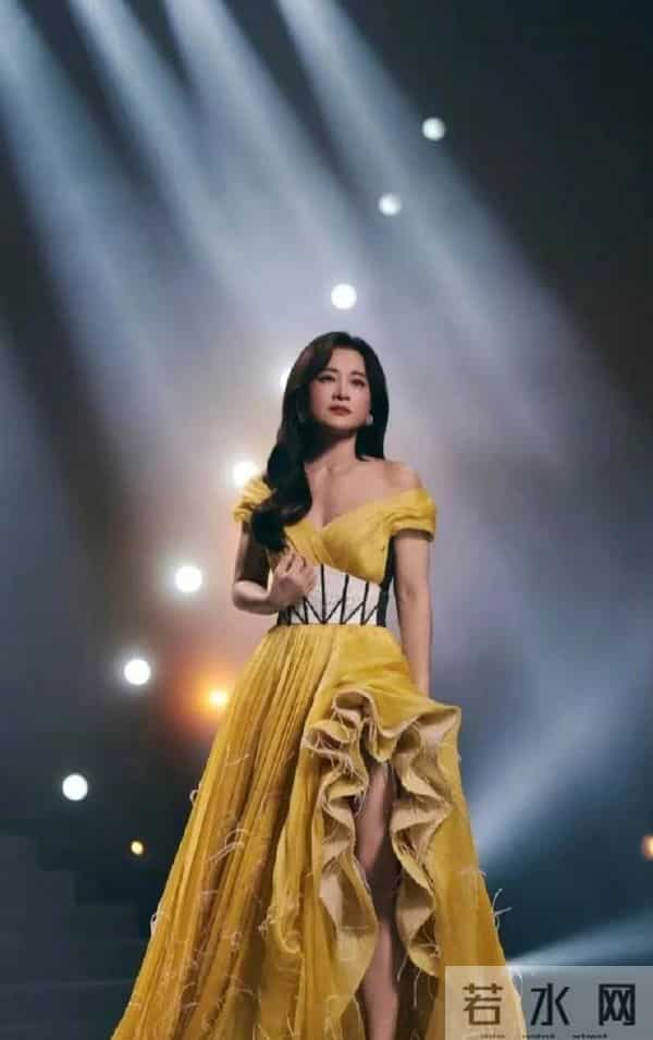 贾玲在上海过43岁生日!打扮贵气身材没有复胖,气质终于不土了!