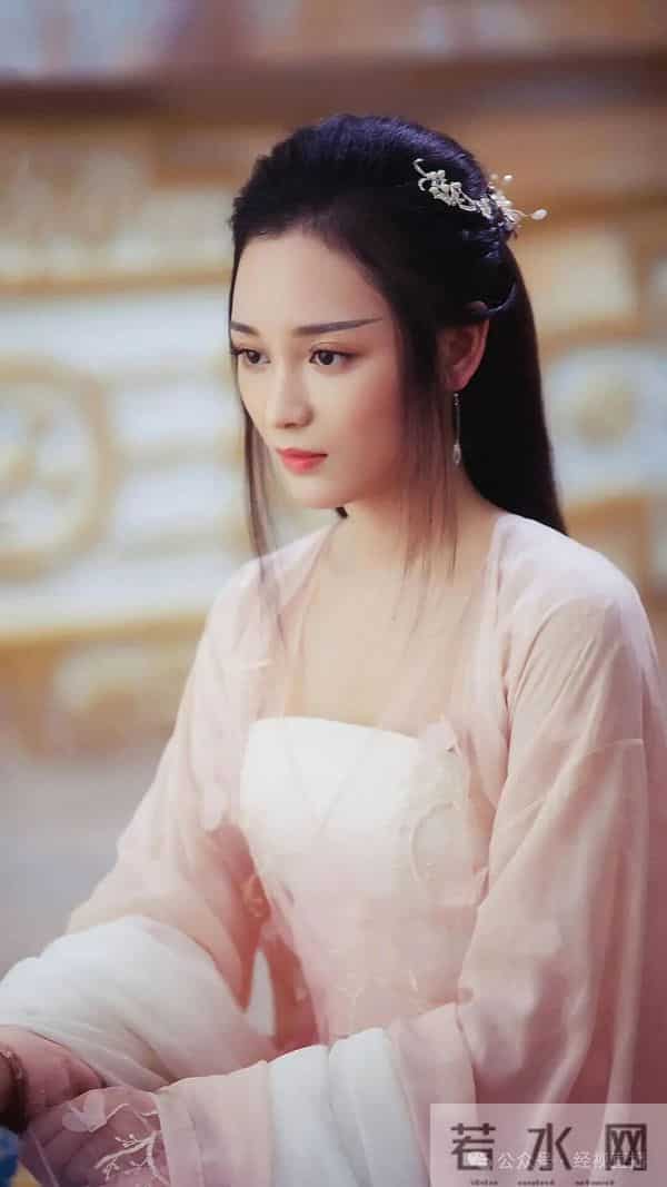 女演员街头抽烟并乱扔烟头,本人道歉