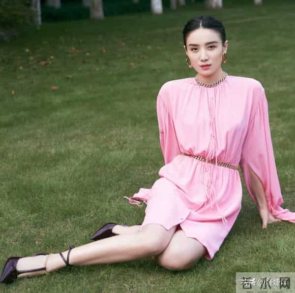 有种“夺命的刀”,叫宋佳的腰;有种“夺人的魂”,叫宋佳的臀