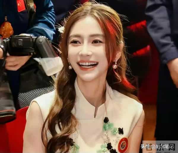 杨颖空降红蜻蜓直播间!素颜皮肤蜡黄有黑眼圈,仅露脸几秒引热议