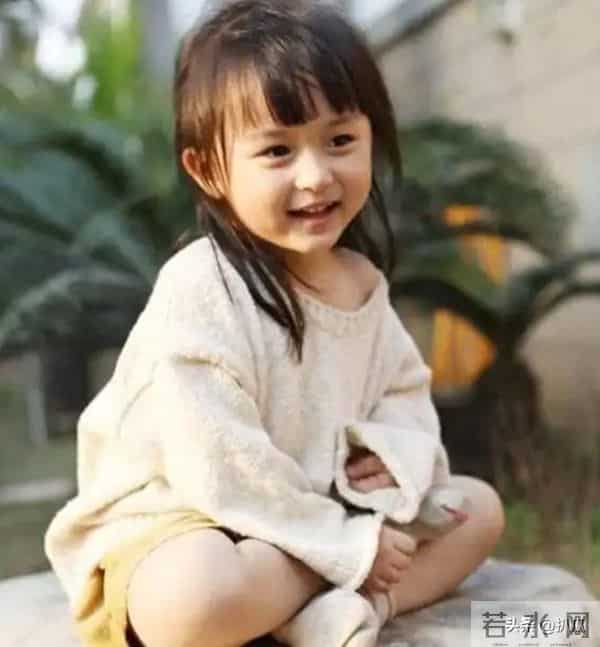 2岁出道年入百万,因长相甜美被禁止整容的刘楚恬,如今长成啥样