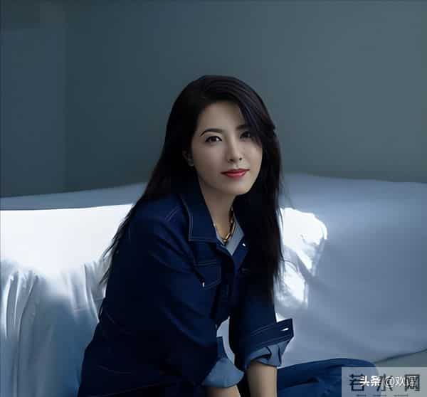 靠美貌征服无数男人,却出道至今零绯闻,49岁回老家种地素颜出镜