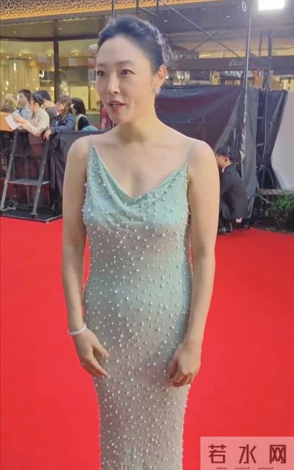 41岁白百何现身东京,她的下跨变得好大啊,脸也胖了,变化真大