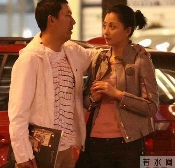 她是演员中的女富豪，豪车多的开不过来，如今45岁却活得像20岁