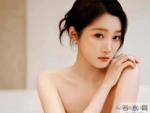 时隔分手传闻仅7月，关晓彤终于算是摆脱了“鹿晗女友”的身份