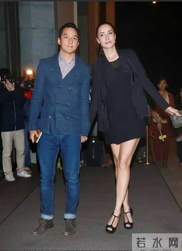 吴彦祖晒47岁老婆素颜合照,惊呆网友!原来他们15年前就已分床睡