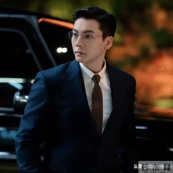 他曾因长胖被嘲,减肥变爆炸头帅哥,今成谢霆锋师弟猛晒腹肌!