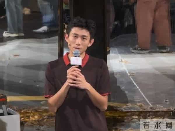 被“发腮”的张一山惊艳,33岁终于长开,网友:杨紫得避嫌了