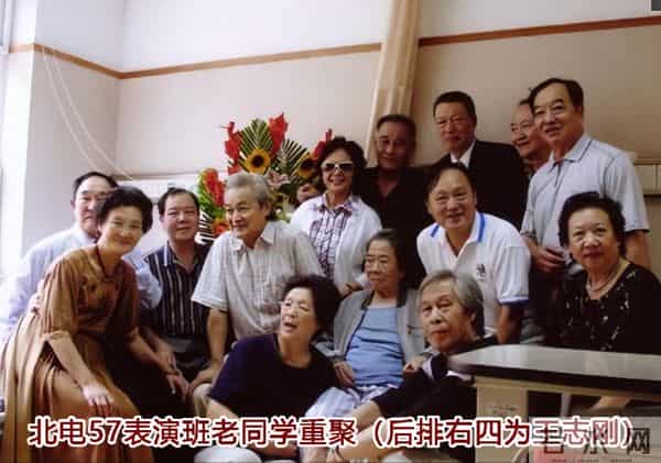 真没想到 我们喜爱的这位硬派男星 竟是戴望舒的女婿 其妻子也是演员