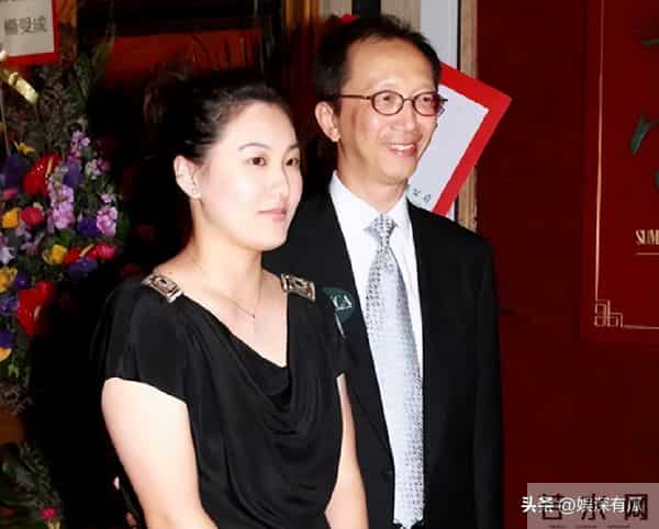 恩爱23年,73岁梁锦松逐渐变老,47岁伏明霞貌美如花