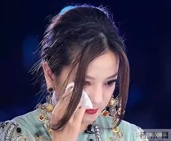 一眨眼没想到曾经火遍大江南北的“小燕子”竟然已经被封杀4年了