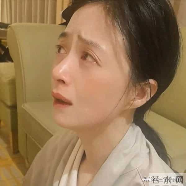 演员蒋欣吃素哭得双眼发红：不想在红毯上被人觉得丑觉得胖