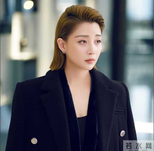 她是演员中的女富豪，豪车多的开不过来，如今45岁却活得像20岁