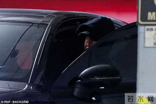 “小李子”恋情曝光!27岁二婚女友获母亲认可,25岁定律不灵了?