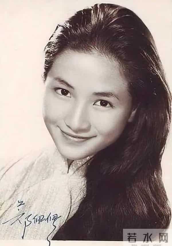 香港著名男星再婚娶小19岁妻子，猝死在拍戏现场，曾被绑架勒索