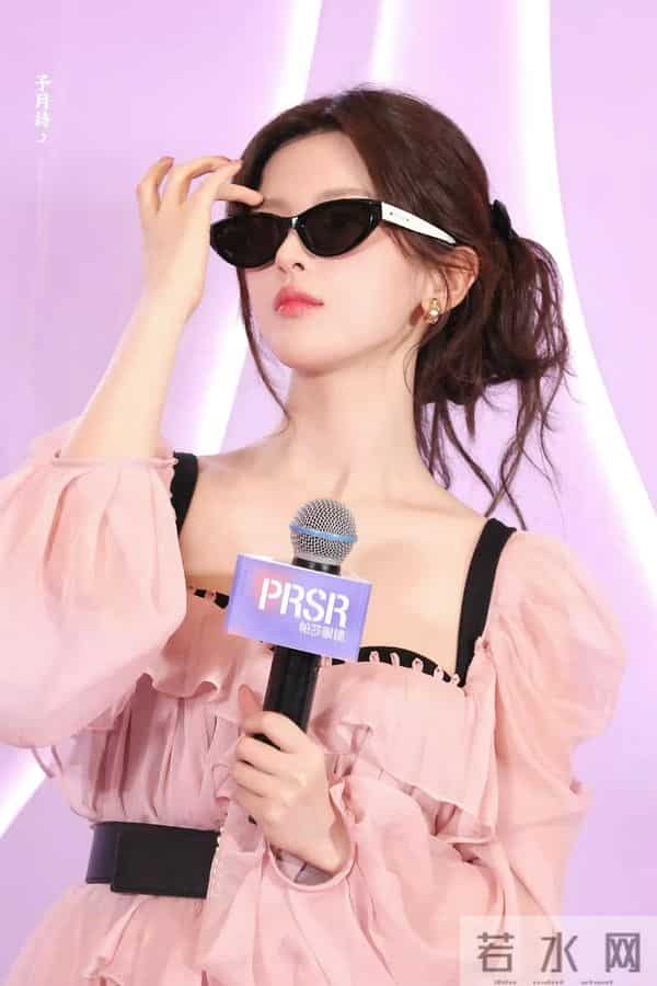 杨超越这套 有点爱[舔屏]