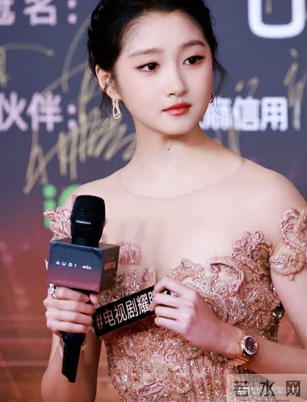 我们都被关晓彤骗了!一举动暴露真实人品,才发现鹿晗是人间清醒