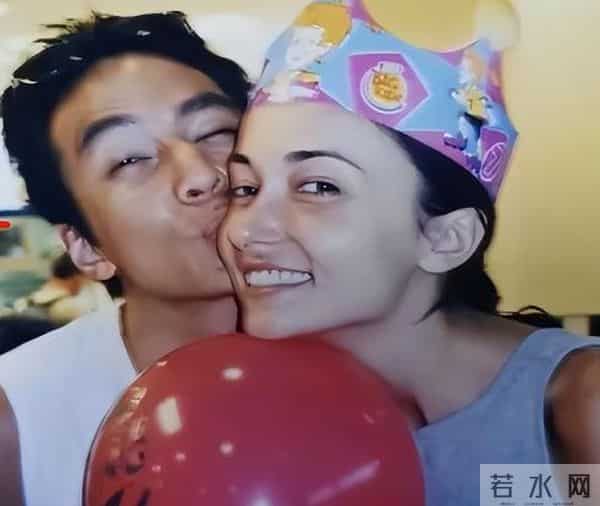 自曝近10年没夫妻生活，吴彦祖晒妻子素颜照片，真是“丑”的可怕