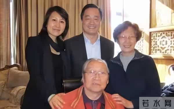 收手吧!63岁张凯丽穿“黑丝”现身不到72小时,恶心的事情发生了