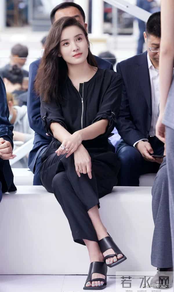 有种“夺命的刀”,叫宋佳的腰;有种“夺人的魂”,叫宋佳的臀