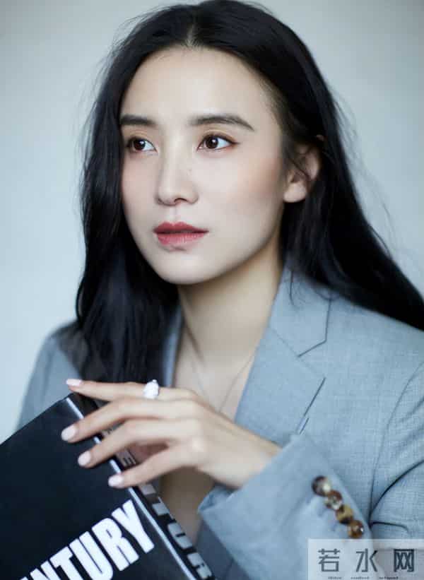 人民日报“点名”刚1个月，宋佳因一个举动，再令所有人刮目相看