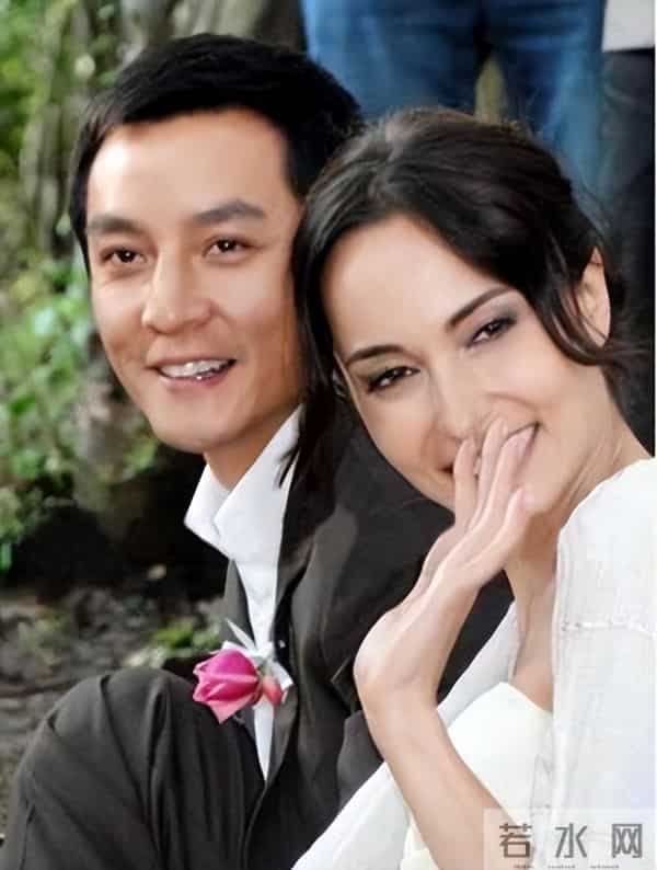 吴彦祖晒47岁老婆素颜合照，惊呆网友！男方曾称近10年没夫妻同房