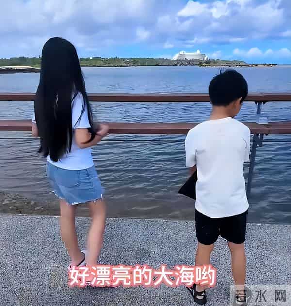 大S离世8个月，玥儿再现妈妈的经典动作，长发模样好漂亮