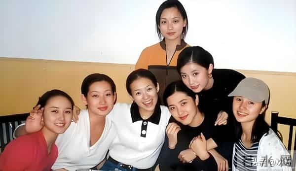 靠美貌征服无数男人,却出道至今零绯闻,49岁回老家种地素颜出镜