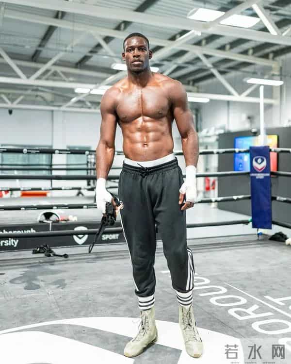 拒绝优雅退场,67岁麦当娜疯狂重启人生,跨龄恋只是冰山一角