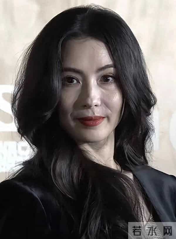 别被网上的照片骗了，这才是原相机下50岁未修图的张柏芝