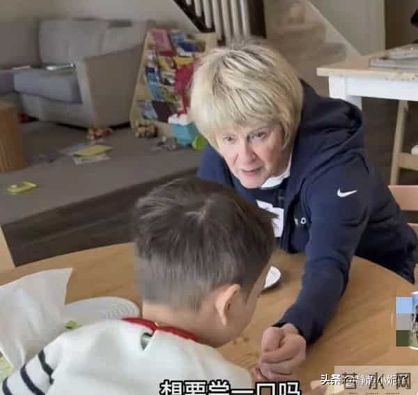 小黄打扮奇特过万圣节:安呈旺首次下厨,婆婆情绪价值拉满,真好