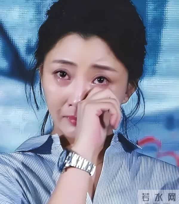 她是演员中的女富豪，豪车多的开不过来，如今45岁却活得像20岁