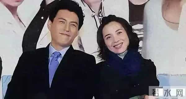 靳东夫妇同框太炸！老婆颜值气质双杀，这才是真·郎才女貌天花板