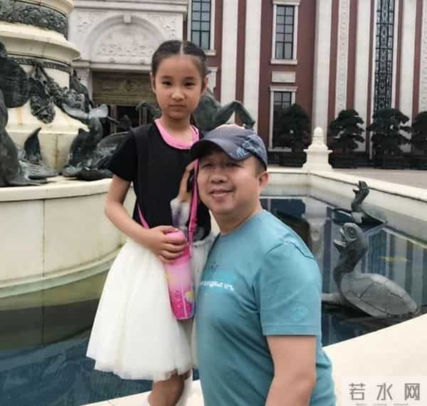 杨雪晒16岁女儿,有有完美避开爸爸普通基因,一张初恋脸好漂亮