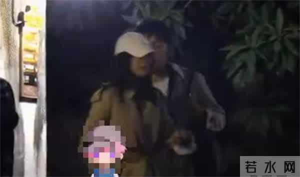 蓝盈莹疑似新恋情曝光，与男子同吃一碗蛋糕，网友为曹骏感到惋惜