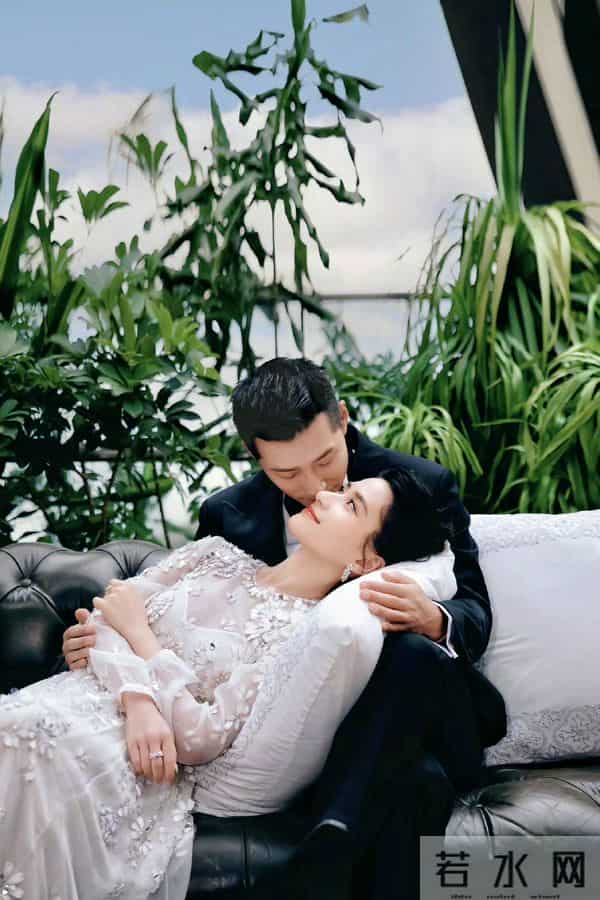 窦骁被传婚变后首次现身,手上婚戒显眼,依旧是何超莲帅气的老公