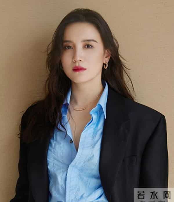 人民日报“点名”刚1个月，宋佳因一个举动，再令所有人刮目相看