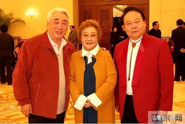 事业有成却感情不顺，无儿无女孤独一生，80岁让邻居儿子养老送终