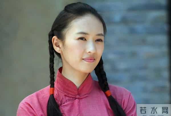 张国立做梦都想不到，儿子张默“不要”的童瑶，当下竟迎来了逆袭