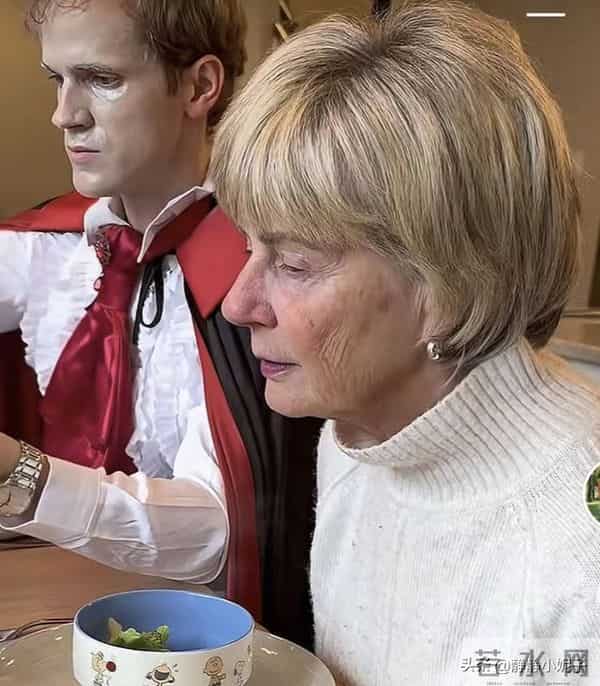 小黄打扮奇特过万圣节:安呈旺首次下厨,婆婆情绪价值拉满,真好