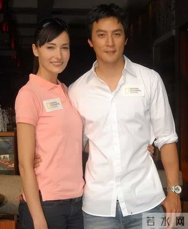 吴彦祖晒47岁老婆素颜合照，惊呆网友！男方曾称近10年没夫妻同房