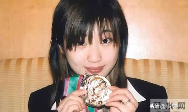 日本性感女王坛蜜:身材火辣拍全裸写真,用大尺度私照为自己拉票