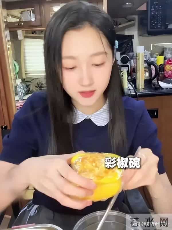 我们都被关晓彤骗了!一举动暴露真实人品,才发现鹿晗是人间清醒