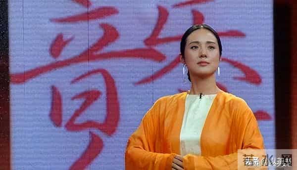 她是著名歌唱家，不惧流言嫁三婚前央视主持丈夫，三年生一儿一女