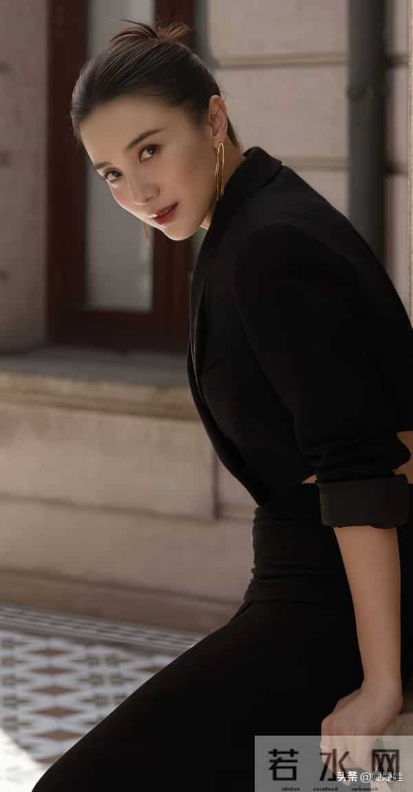 有种“夺命的刀”,叫宋佳的腰;有种“夺人的魂”,叫宋佳的臀