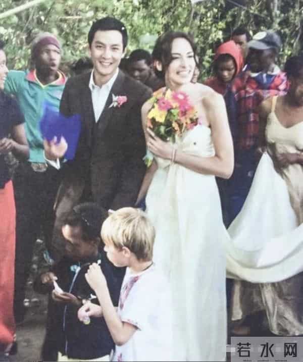 吴彦祖晒47岁老婆素颜合照,惊呆网友!原来他们15年前就已分床睡