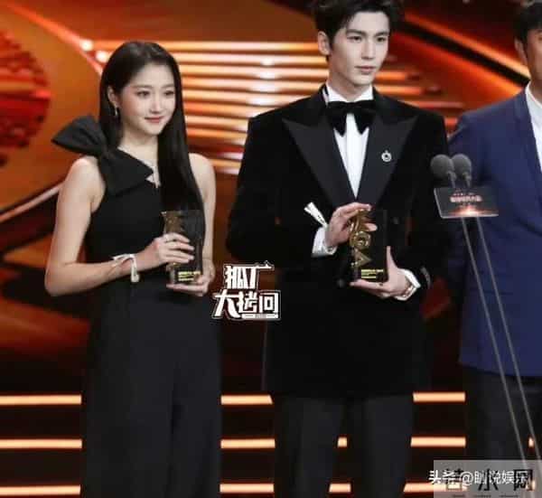 分手传闻仅7月，关晓彤高调官宣喜讯，全网恭喜，终于等到这一天