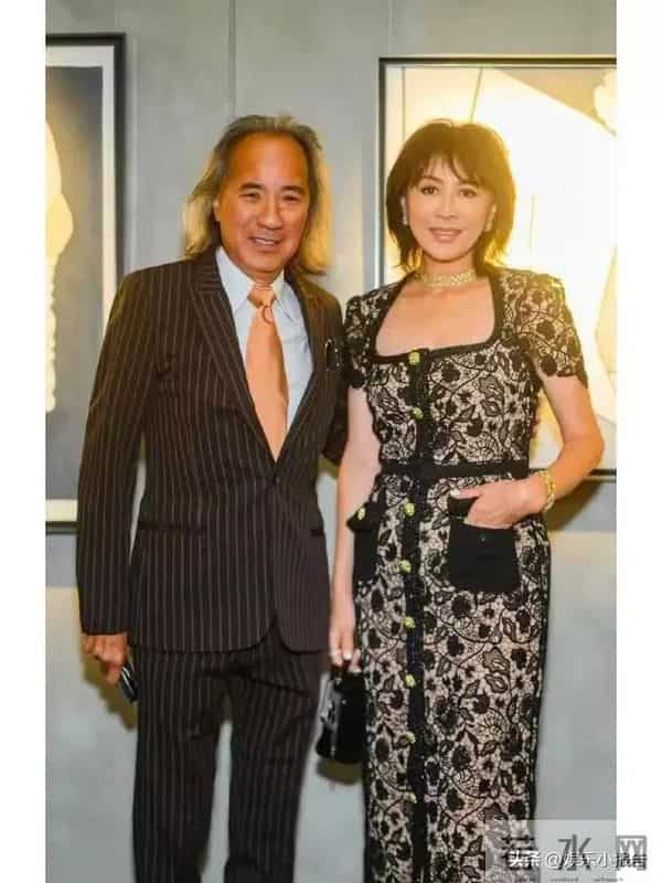 刘嘉玲上海被偶遇，59岁面容饱满身材佳，状态宛如三四十岁